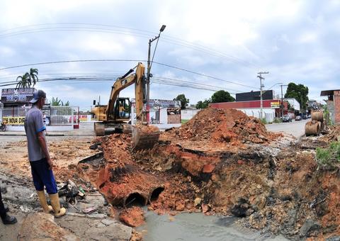 Obra emergencial de drenagem é realizada em bairro de Manaus