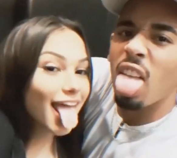 Namorada de Gabriel Jesus exibe momento íntimo do casal na banheira