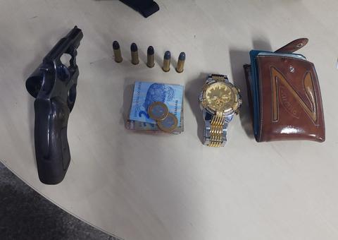 Em Manaus, motorista é flagrado com arma de fogo durante blitz do Detran