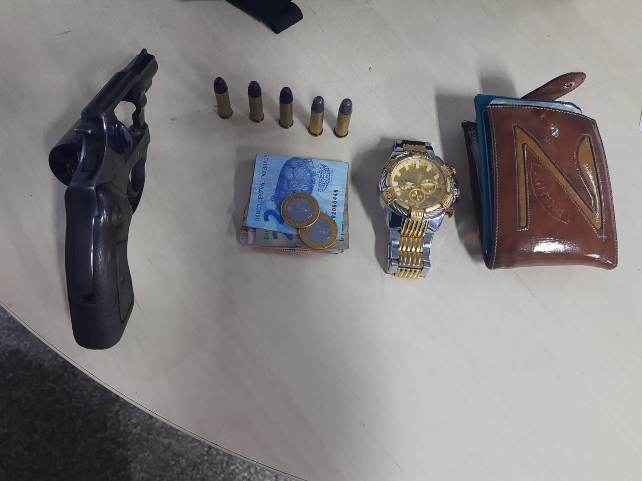 Em Manaus, motorista é flagrado com arma de fogo durante blitz do Detran