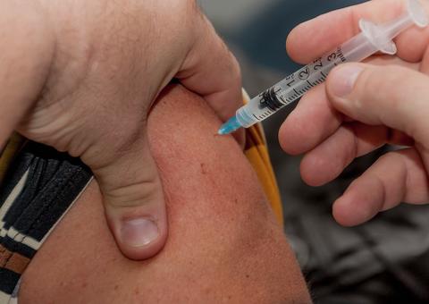 No Dia Nacional da Vacinação, médico alerta para fake news sobre o tema