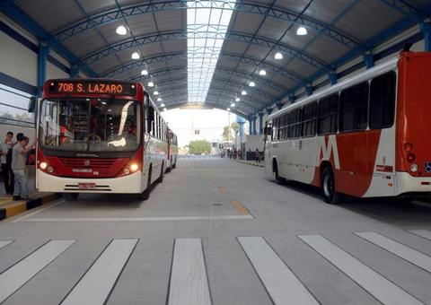 Terminais de ônibus em Manaus vão disponibilizar tomadas para carregar celular