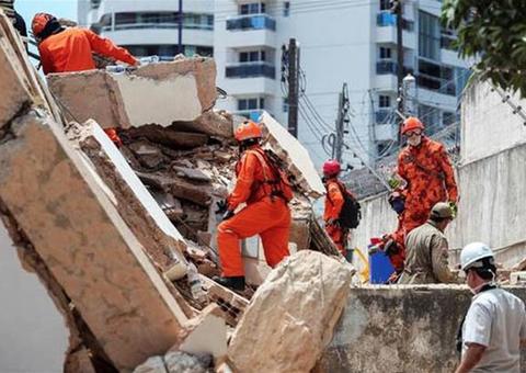 Bombeiros confirmam terceira morte em desabamento em Fortaleza