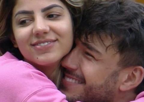 Fã que tatuou sigla do casal Hariany e Lucas fala sobre críticas: ‘Tô feliz'