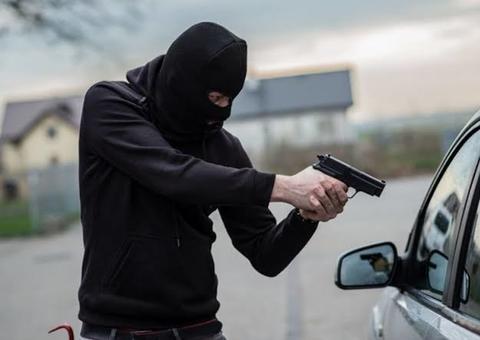 Mulher é sequestrada por dupla enquanto saia de supermercado em Manaus