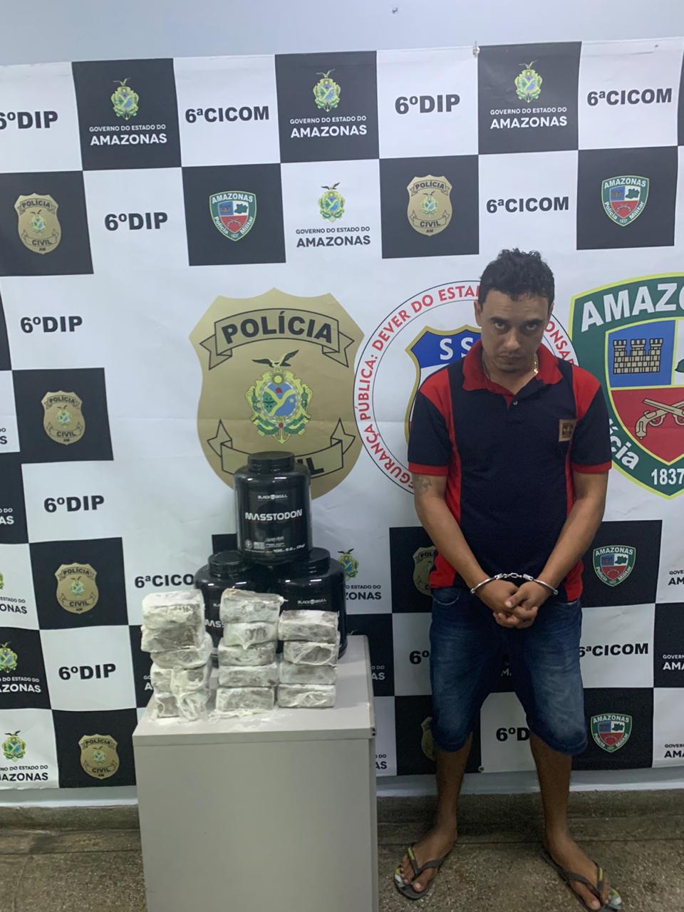 Homem é preso com 14 tabletes de maconha em Manaus 