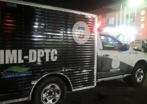 Rapaz é morto a tiros por dupla em moto em Manaus