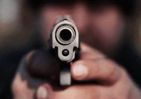 Após levar 4 tiros, homem desce barranco e pede ajuda a moradores em Manaus