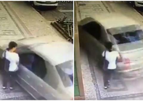 Escapou da morte: Vídeo impressionante mostra mulher se livrando de acidente 