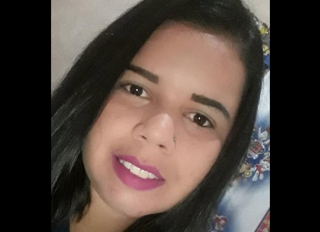 Jovem é eletrocutada ao mexer em material de manicure e entrar em contato com a água