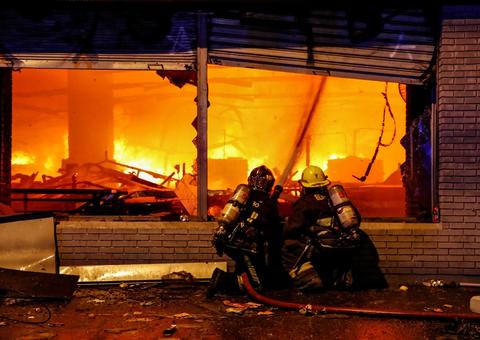 Três pessoas morrem em incêndio causado durante protestos no Chile