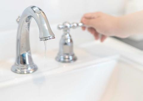 Falha elétrica em estação de abastecimento deixa moradores sem água em Manaus