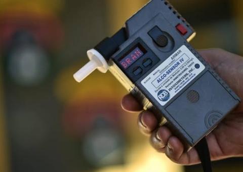 Motorista bêbado atropela homem e acaba preso em avenida de Manaus