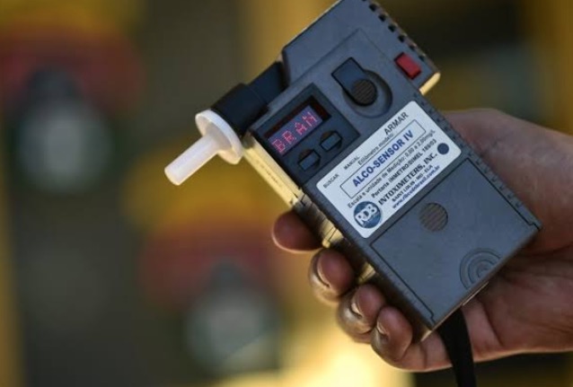 Motorista bêbado atropela homem e acaba preso em avenida de Manaus