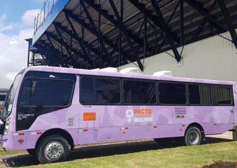Ônibus da Mulher oferece atendimento sobre violência doméstica em Manaus