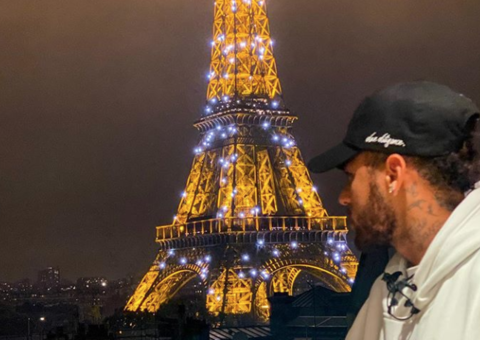 Neymar posa com Torre Eiffel e avisa: 'Poderia ser eu e você’