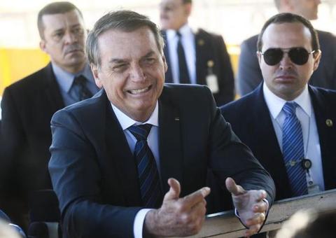 Sugestão de Bolsonaro sobre defecar vira questão de vestibular em universidade no Paraná