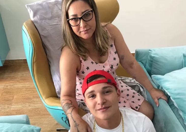 Mãe de MC Gui procura menina vítima de bullying do cantor