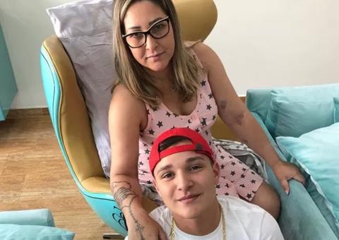 Mãe de MC Gui procura menina vítima de bullying do cantor