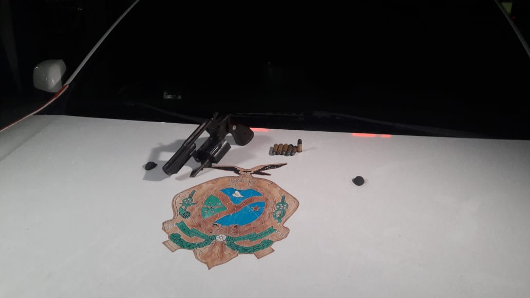 Homem é preso com arma e veículo adulterado durante operação da PM