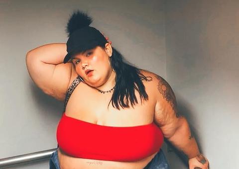 Grávida de 4 meses, Thais Carla posa nua com marido: 'presente inesperado'