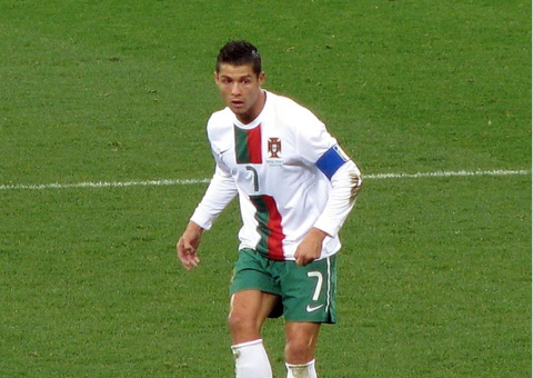 Jornal britânico diz que material genético de CR7 é achado em modelo que o acusa de estupro