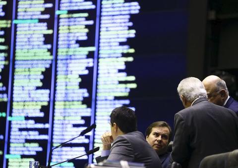 Senadores fazem acordo com PT e concluem reforma da Previdência