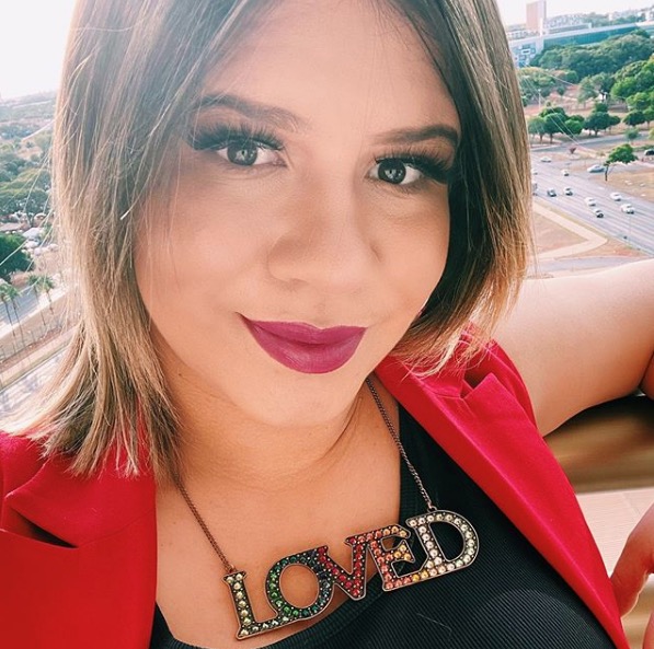 Marília Mendonça mostra foto da ultrassom e barrigão 