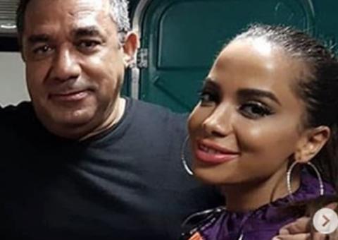 Novo irmão de Anitta foi fruto de traição de 'painitto' à mãe da cantora, diz Leo Dias
