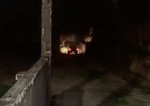 Enrolado em lençol, corpo é encontrado em córrego em Manaus