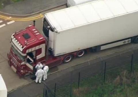 Corpos encontrados em caminhão podem ter sido congelados vivos