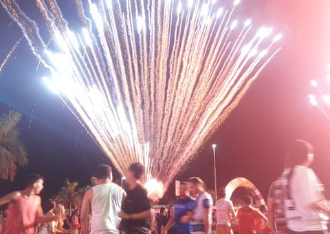 Vídeo: Queima de fogos e parabéns marcam aniversário de Manaus 