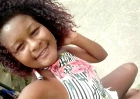 Sob suspeita de envenenamento, menina morre após comer bala oferecida por estranha