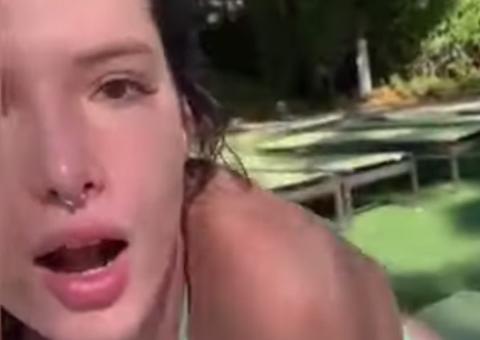 Ex-atriz da Disney, Bella Thorne faz dança sensual de biquíni 