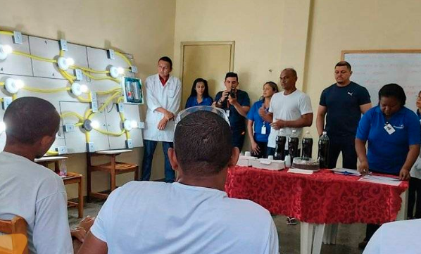 Detentos do CDPM I terminam curso e recebem certificados de eletricistas