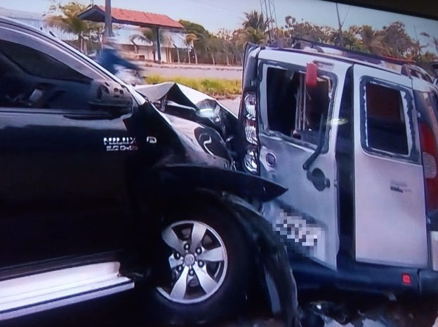Embriagado, homem destrói van e deixa motorista ferido na BR-319 em Manaus