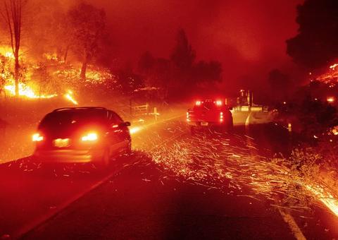 Incêndios florestais na Califórnia deixam mais de 50 mil pessoas desabrigadas