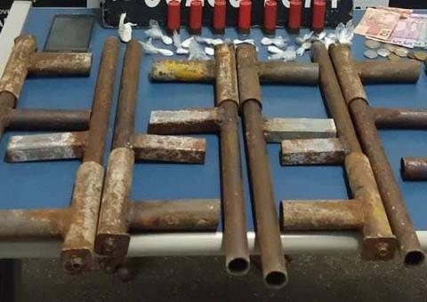 Com arsenal de armas caseiras, jovem é preso em apartamento em Manaus