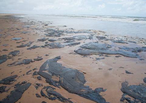 Turismo anuncia crédito de R$ 200 milhões para áreas afetada por óleo