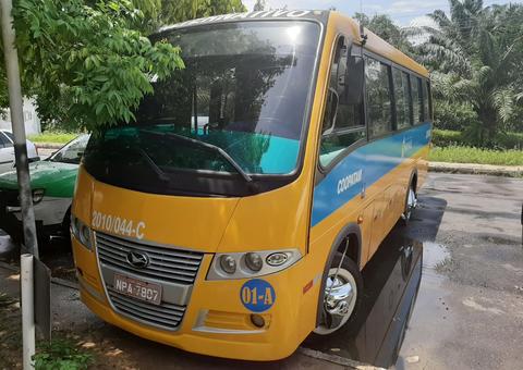 Após pedir carona, adolescente assalta micro-ônibus em Manaus