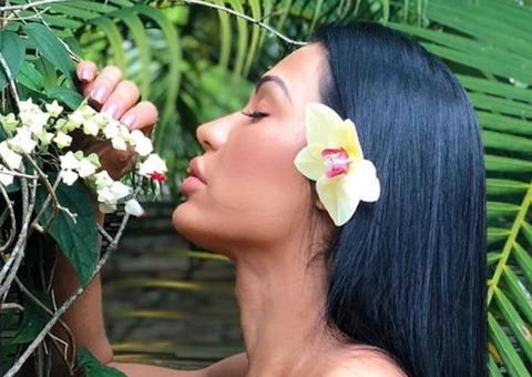 De fio-dental, Gracyanne Barbosa recebe tapinhas no bumbum em vídeo de massagem