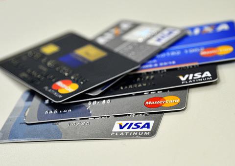 Juros do cartão de crédito e do cheque especial sobem em setembro