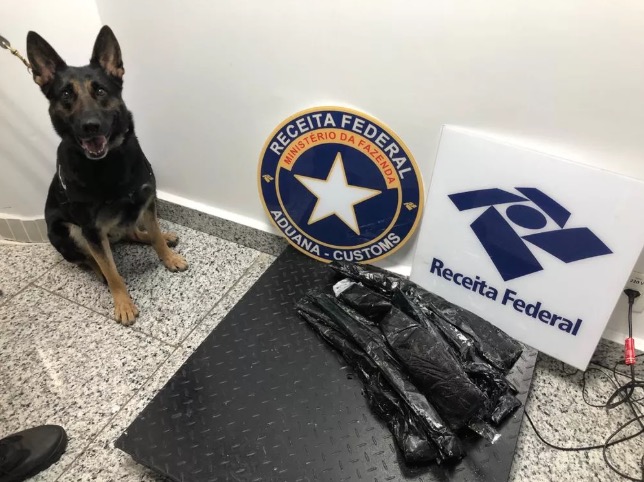 Brasileiro é preso ao tentar embarcar com 3,6 kg de cocaína para Portugal 