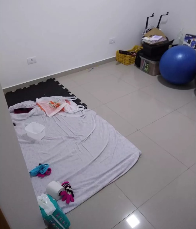 Mãe de menina que morreu castigada com jejum está arrependida, diz polícia