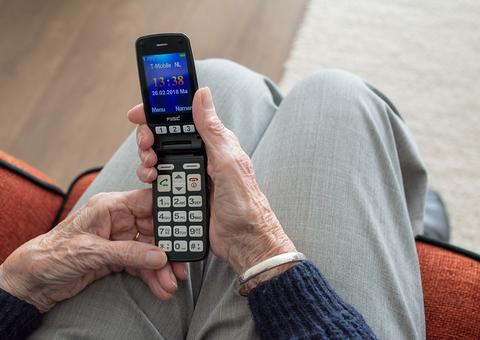 Justiça condena Claro por ligar 60 vezes em 3 dias para idosa de 91 anos