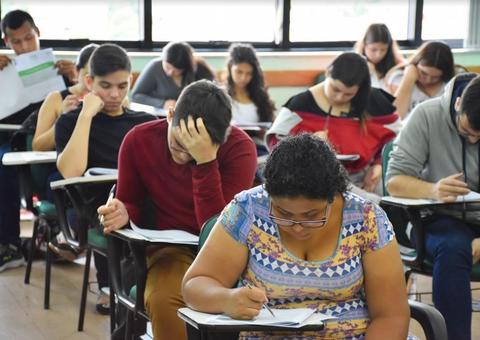 UEA aplica provas do Vestibular e SIS da UEA a partir deste domingo