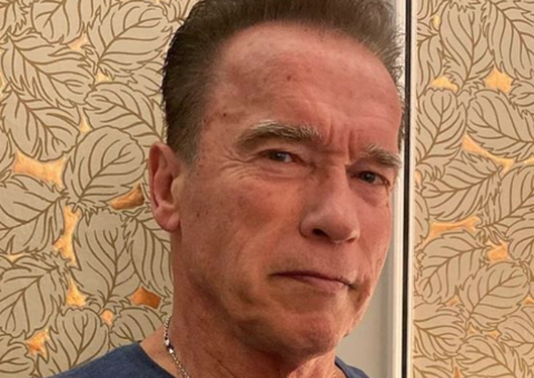 Arnold Schwarzenegger diverte seguidores com foto ‘acabado’ após filmagens 