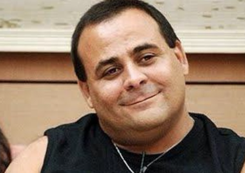 Aos 49 anos, ex-BBB Agustinho comemora graduação em jornalismo 