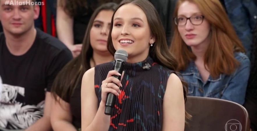 Larissa Manoela revela que usa fralda em shows 