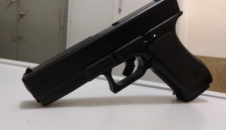 Em Manaus, dupla é presa após fazer arrastões usando arma falsa 